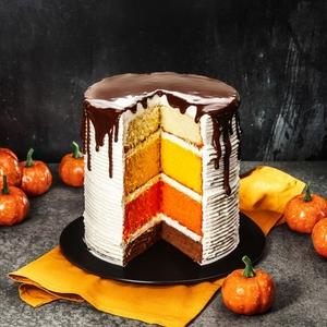 Bolo Halloween em Camadas Coloridas
