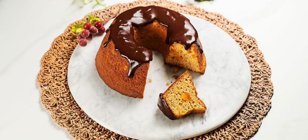 Bolo de Especiarias com Calda de Chocolate