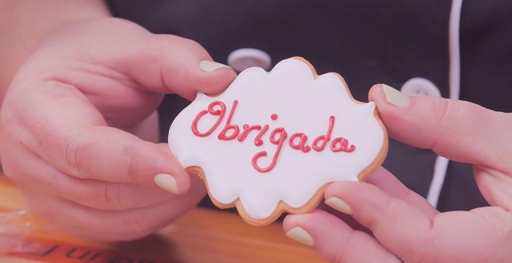 Aprenda técnicas básicas para decorar biscoitos: como fazer preenchimento, contorno e escrita