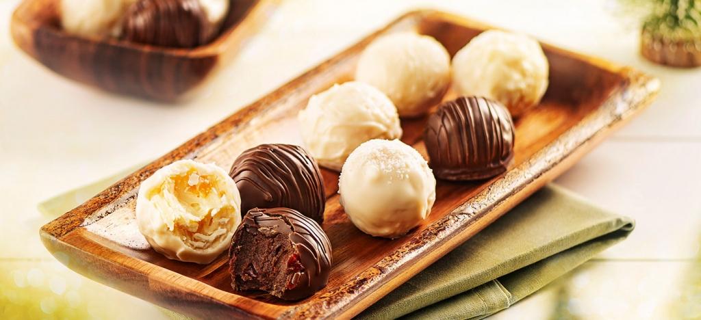 Trufas Natalinas de Cereja e Damasco