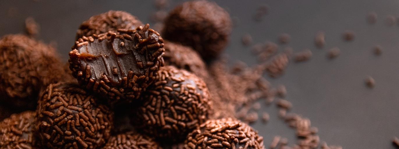 Brigadeiro: conheça a origem e aprenda a preparar este doce