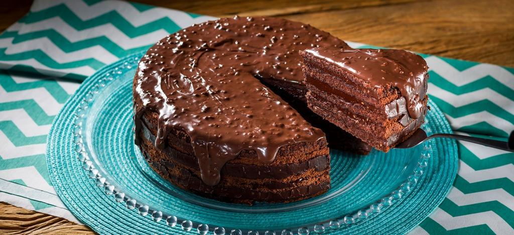 Bolo em Camadas de Chocolate e Avelã: sabor clássico
