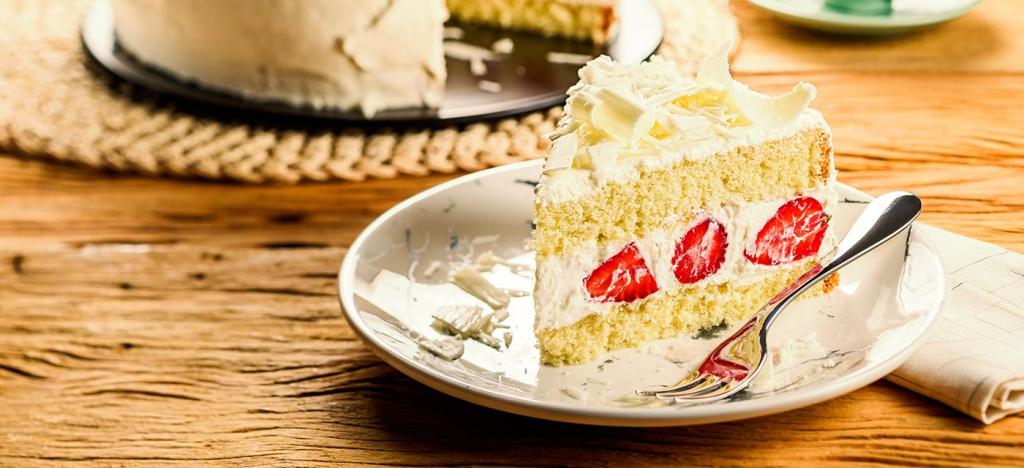 Bolo Mousse de Chocolate Branco e Morango