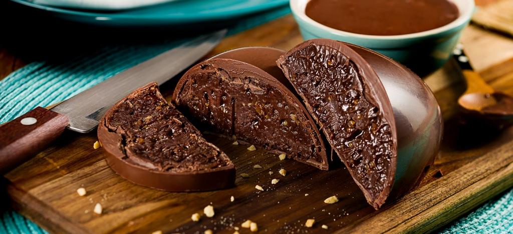 Ovo de Corte com Chocolate Crocante