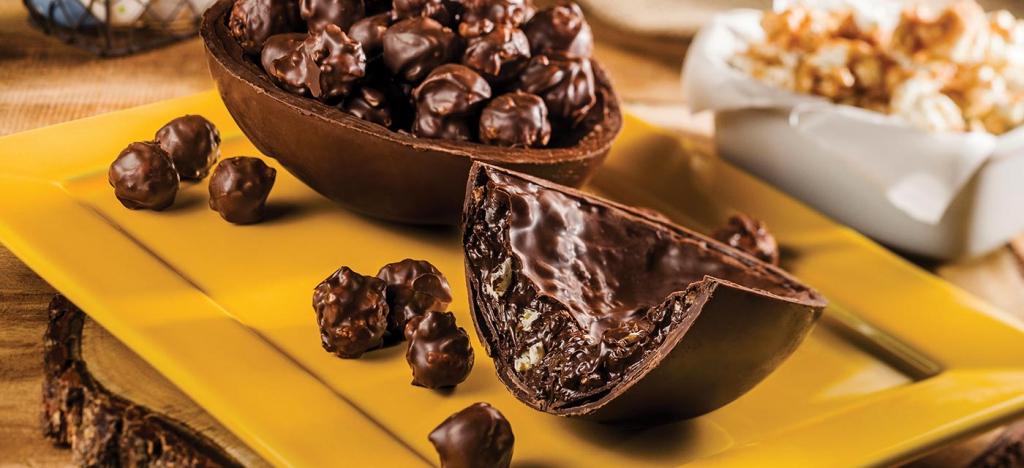Ovo de Pipoca Caramelizada com Chocolate